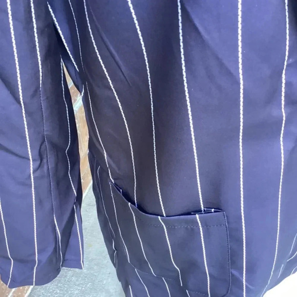 Elegant Stripe Blazer - Picture 5 of 5